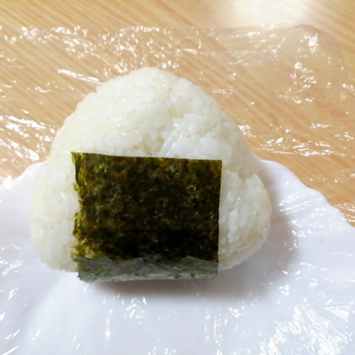 あおさと塩昆布と黒ごまのおにぎり
